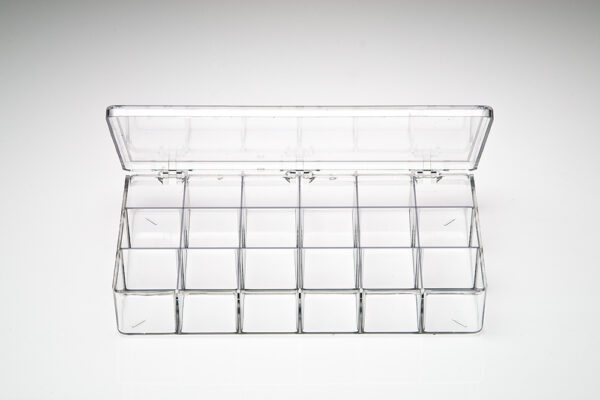 18 Compartment Rectangular - Partitioned - Snap-Lock Lid